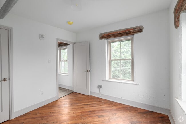 2 habitaciones, 1 baño - 705 pies cuadrados - Dormitorio - 103 Quaker Safety