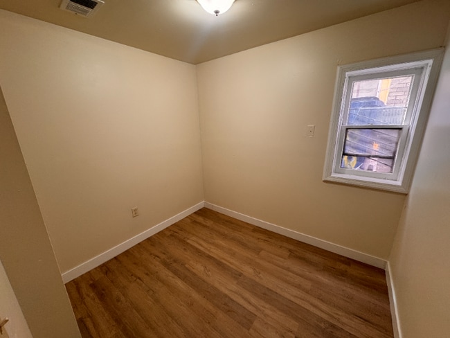 Photo - 2004 W Lincoln Ave