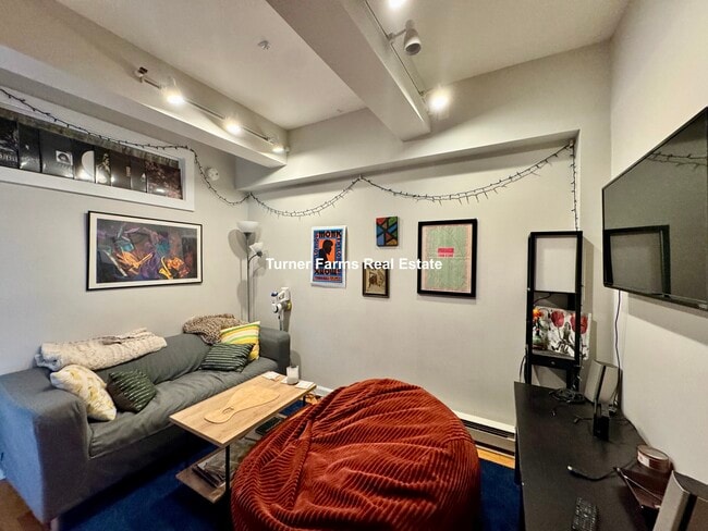 Building Photo - 12 Stoneholm St Unit 619R