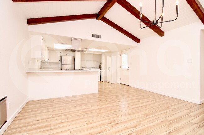 Photo - 104 E Laurel Ave