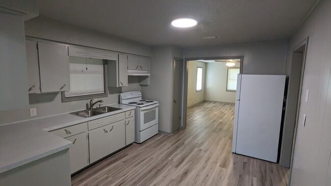 Photo - 220 Sulphur St