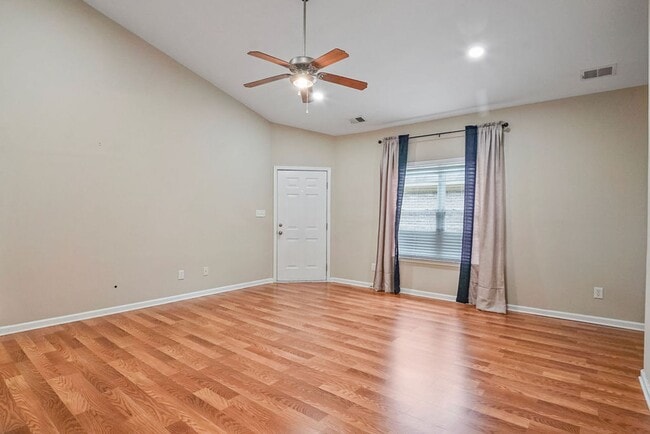 Photo - 5209 Cottage Cir