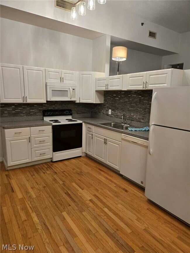 Photo - 408 W St Clair Ave Unidad 309