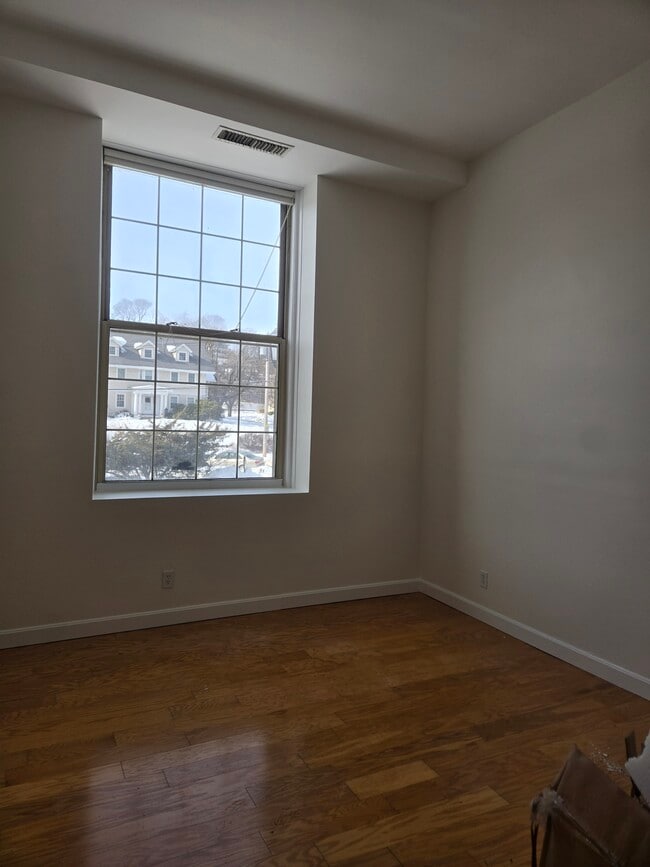 Large Bedrooms - 64 Forest St Unit 126