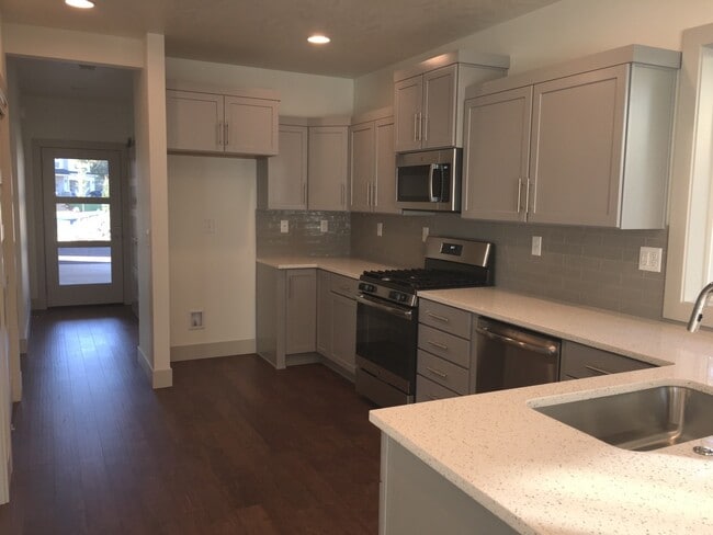 60991 SE Sweet Pea Dr