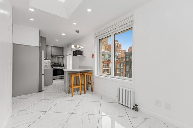 Photo - 318 E 62nd St Unit 5A