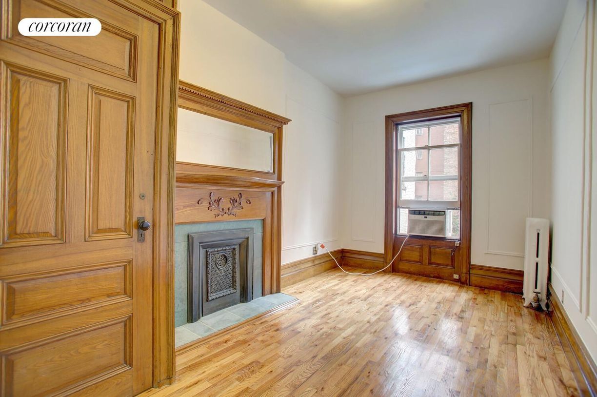 Photo - 104 W 80th St