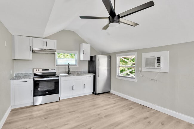 Photo - 1515 Sadlon Ave Unidad 1515 Half Sadlon Ave