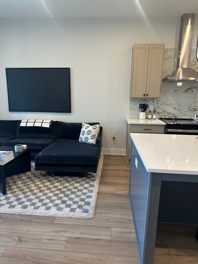 Photo - 1296 Longreen Ter NW Unit #7