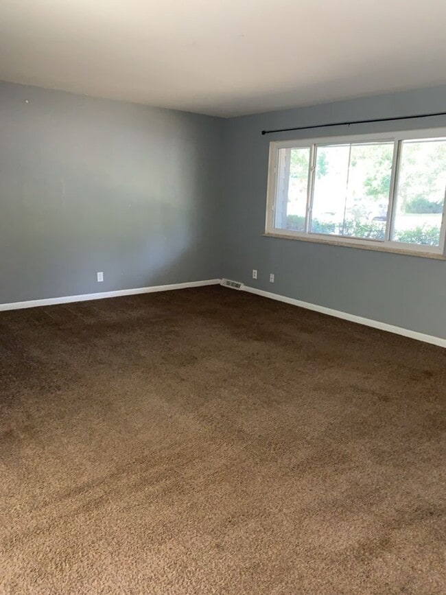 Photo - STUDENTS WELCOME! 4 Bedroom / 2 Bath Home Near CSU