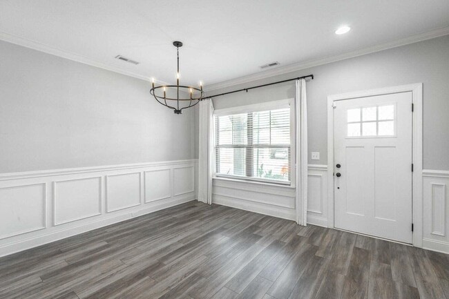 Photo - 5038 Shelterwood Dr NE