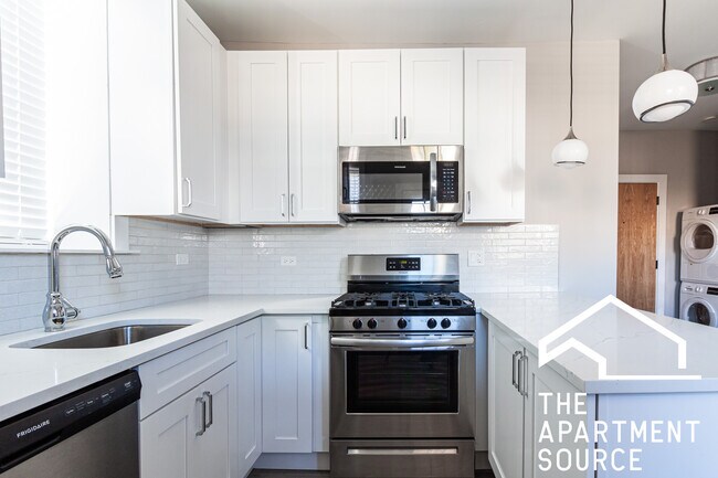 Building Photo - 3937 N Janssen Ave Unit E1 Rental