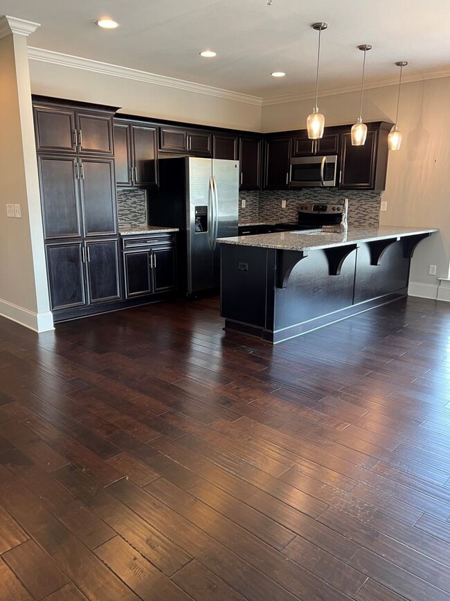Building Photo - August 2026 - July 2027!! 3 BR 3 BA townh... Rental
