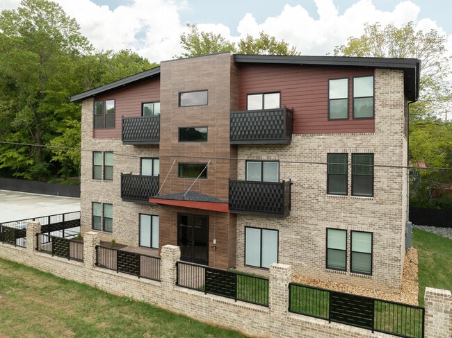 Building Photo - The 1 Twenty Three Unit E Rental