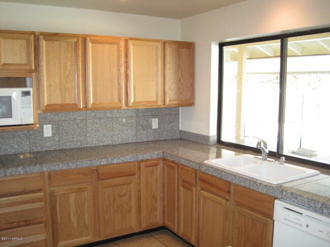 Photo - 2163 E Manhatton Dr