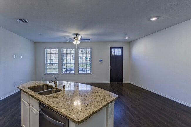 Photo - 326 Shasta Dr