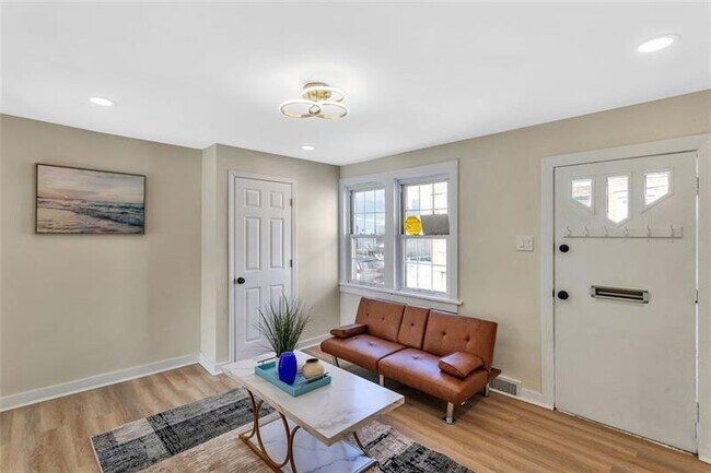 Photo - 407 Short Canal St