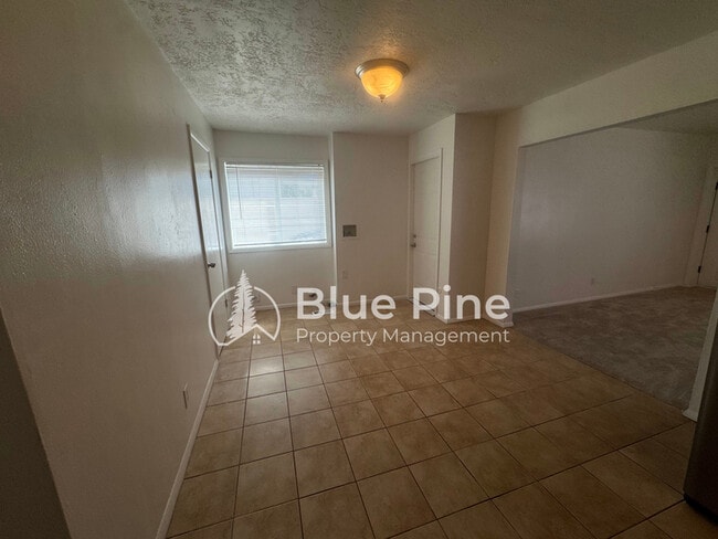 301 E 18th St Unidad 2