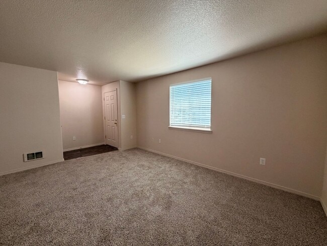 Photo - 2561 NW Cedar Ave