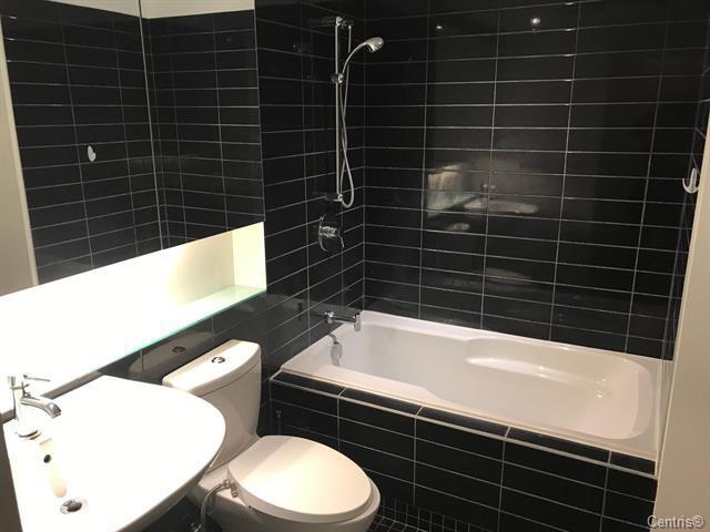 Building Photo - 1414 Rue Chomedey