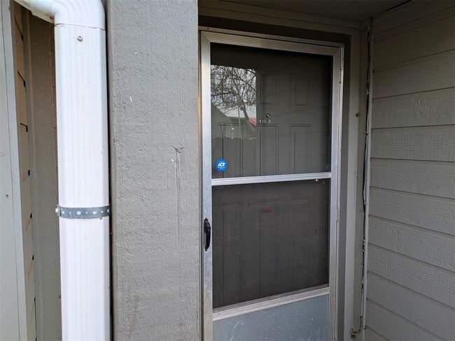 Building Photo - 910 NW Dearborn Ave