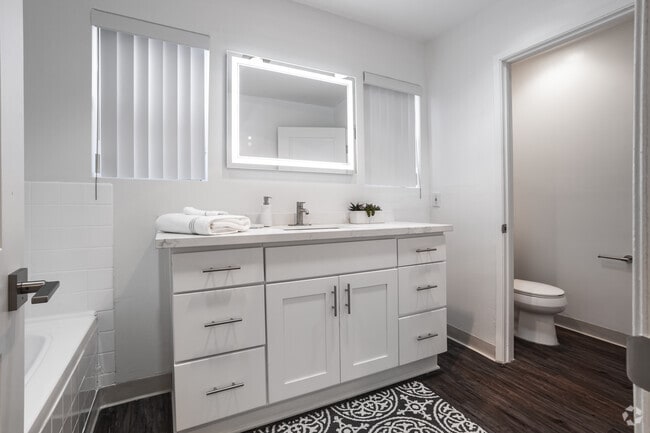 2BR, 2BA - #203 - Manning Avenue