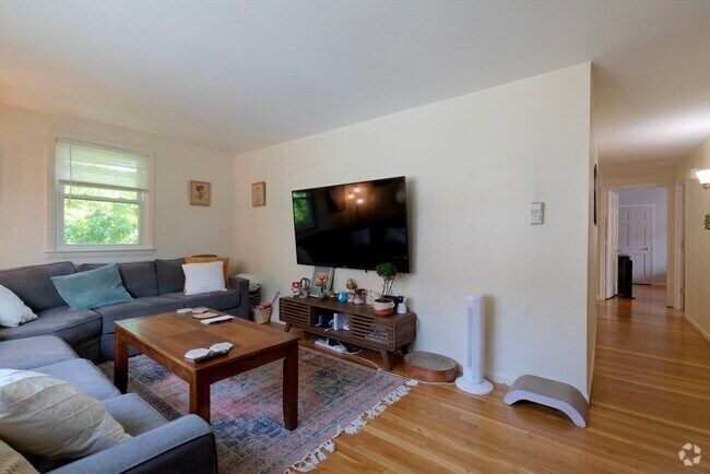 Building Photo - 89 Brayton Rd Rental