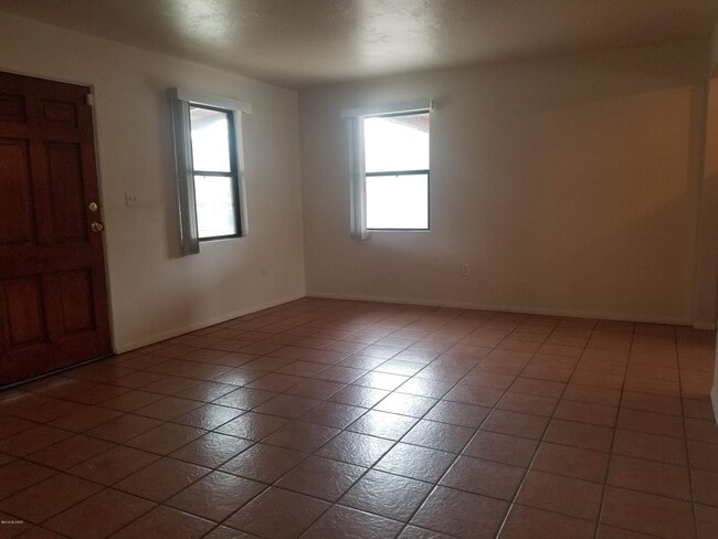 Photo - 3331 E 24th St