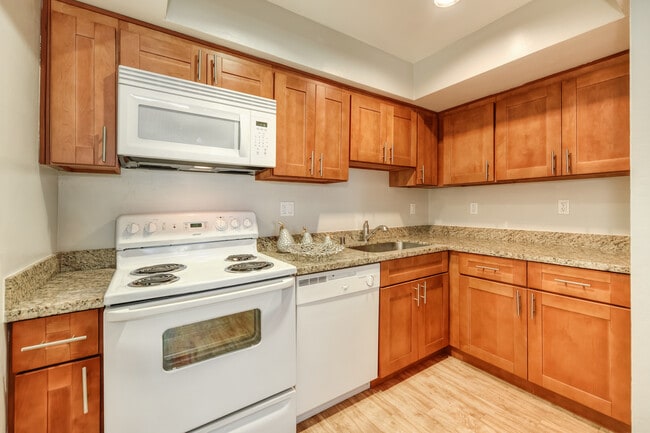 1BR, 1BA Renovated Kitchen - Fayette Arms Apartments