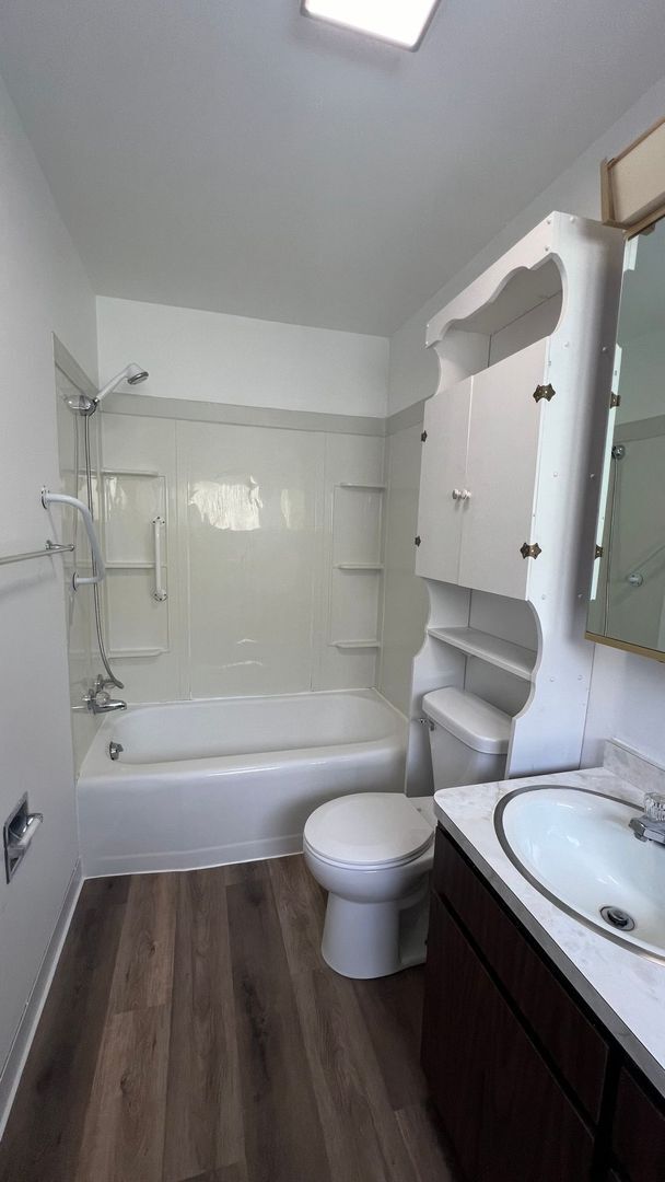 Photo - Lovely Spacious House in great location !!