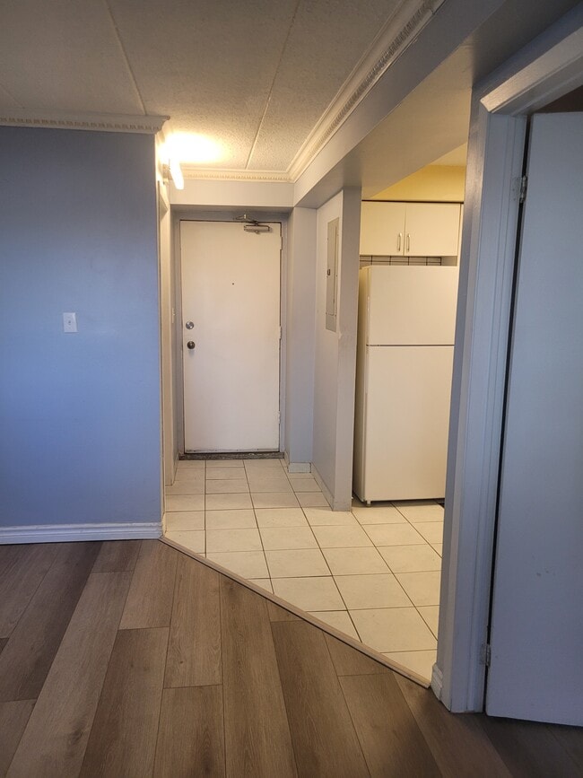 Photo - UPDATED ONE BEDROOM APARTMENT ON GROUND FLOOR Unité G02