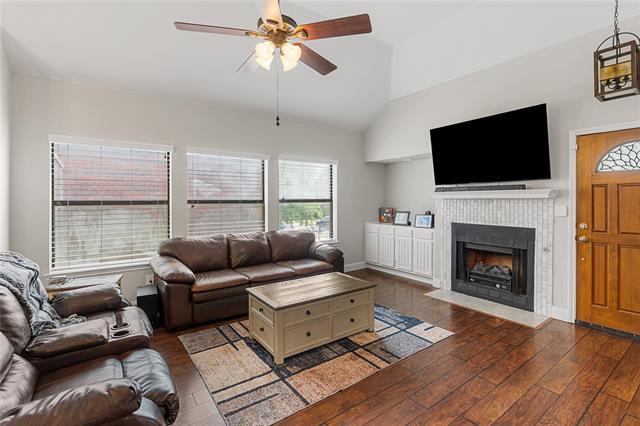 Photo - 2219 Greenview Dr