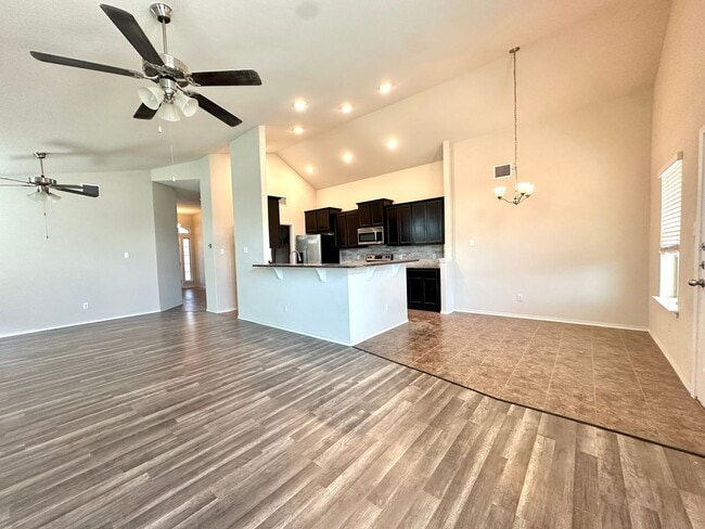 Photo - 325 Ammonite Ln