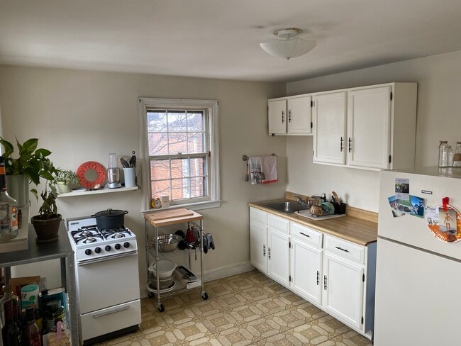 Photo - 1417 West 37th Street Unit sunny upstairs #2