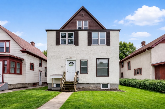 Building Photo - 1212 Como Ave SE Unit 3