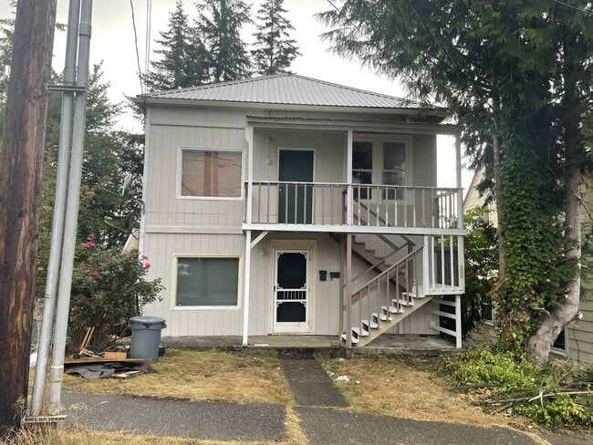 Outside - 432 11th St Unit Lower #1