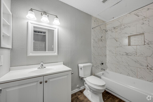 1 BR, 1 BA - 620SF - Bathroom - Millennium Dallas