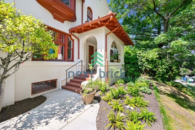 Building Photo - Rare Find-Heritage Historic Lake View Luxury Condo opportunity!