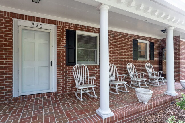 Photo - 320 Mendenhall Dr