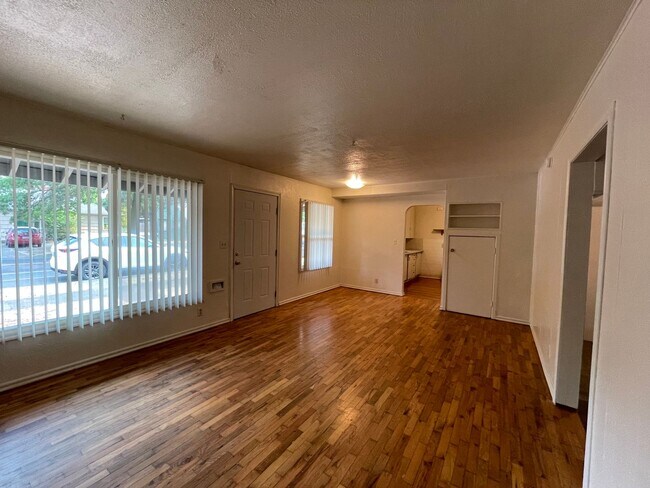 Photo - 870e24 Unit 880