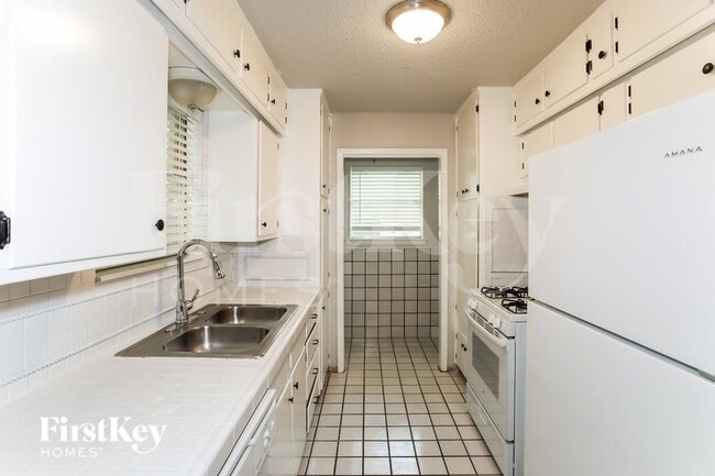 Photo - 616 Pinto Ln