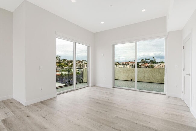 Photo - 3308 Mentone Ave