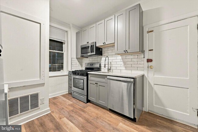334 Lombard St Unit 113