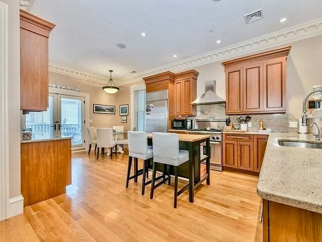 Photo - 61 M St Unit 1
