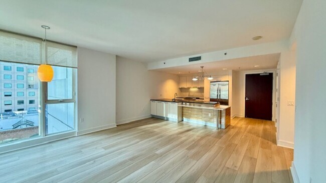 Building Photo - 2BR 2BA @ The BLU in SOMA/South Beach -AMSI Unit 8B