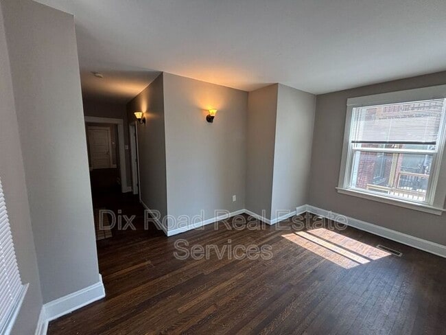 Photo - 1852 Hewitt Ave