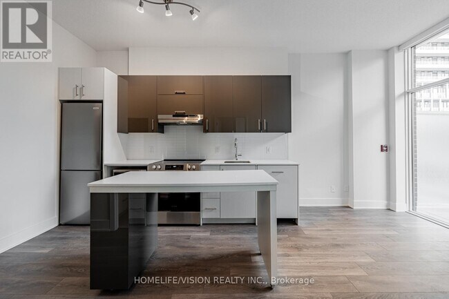 Photo - 188 Fairview Mall Dr Unité 107