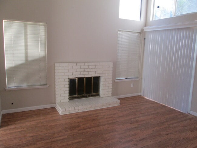 Photo - Cozy Living in the Heart of Brentwood