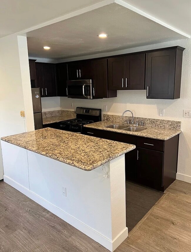 Photo - 5912 Willoughby Ave