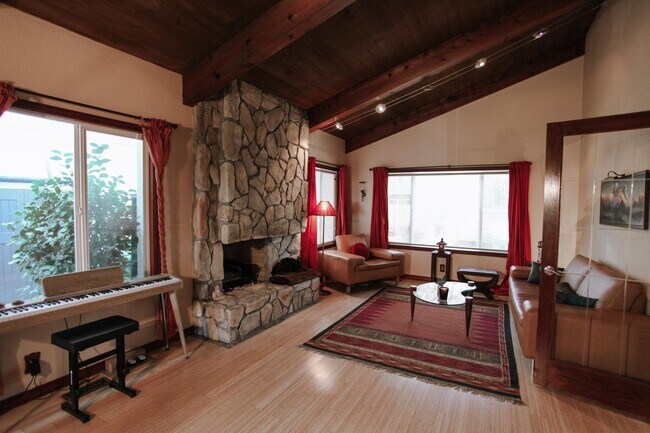 Photo - 1632 Siskiyou Dr